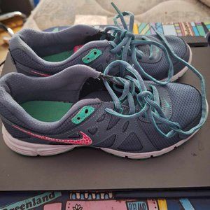 Nike Revolution U.S 6.5 Sneaker